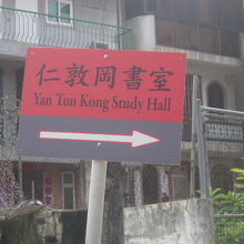 手前まではこの道標が頼りになりますが・・・