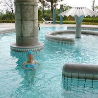 屋外のバーデゾーン