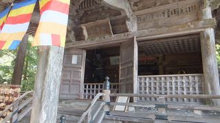 坂を登って、はじめの方に出会う見所