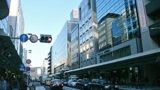 烏丸通りから東大路通までの通りが最も賑やか
