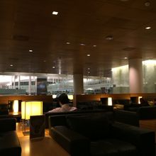 ラウンジ風景