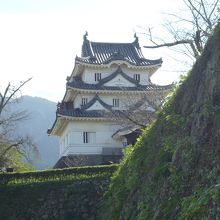 山を登った先にある宇和島城
