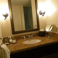 洗面台はバスルームの外に