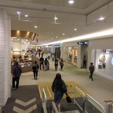 通路も広くて歩きやすい