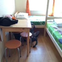 ベッド1台と二段ベッド1台のトリプルルーム