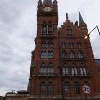 キングス・クロス駅側からも存在感が漂う