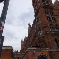 ここが駅だと分かるまでには少し時間がかかる