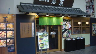 早朝から本格的なそばが食べられる