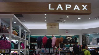 さまざまなバッグがありました