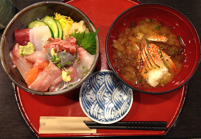 おいしい海鮮丼に出会えました