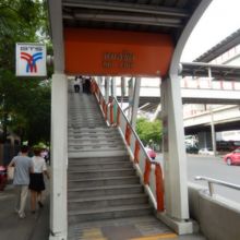 駅への出入口