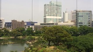 日本庭園の美しさん満喫したいときには、ここをおすすめします、都内に有って、日本文化を勉強できるそんな庭園です。