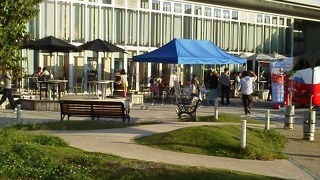 広々として気持ちのよいサービスエリアです