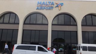 小さな国の小さな空港