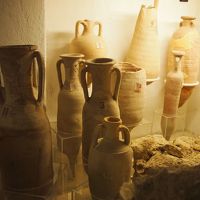 古い歴史ある館です。遺産が　いまだ　ロビー下にある。