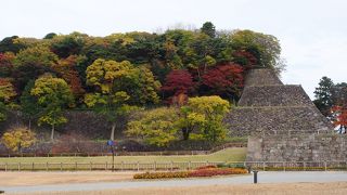 兼六園の影に隠れていますが