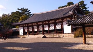 西院伽藍の正面