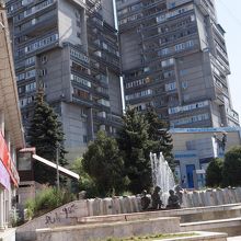 建物がぼろい…