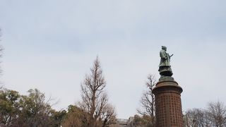 靖国神社の参道にあります