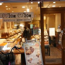 外から正面を写しております