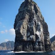 【陸から海から両方から見るべきです】2015年11月陸から海から見ました。超巨大な断崖絶壁の岩です。