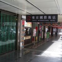 長春路沿い。大きな看板があるので分かりやすい。