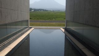 大山を望むうつくしい美術館です