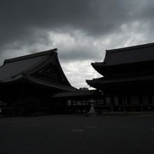 右が阿弥陀堂です