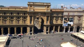 デパートがあります。