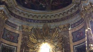 「天使と悪魔」に出てきます