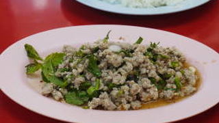 路地の奥にありその雰囲気がいい