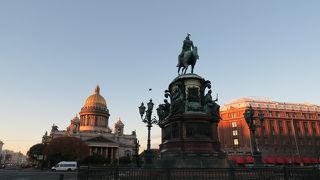 イサク聖堂の南側に広がっています