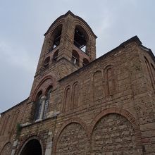 写真は、破壊されて見学不可になった「聖リェヴィシャ修道院」　