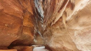 ペトラの入り口、冒険気分でエルハズネまで進む。