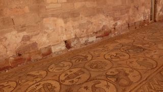 モザイクタイルが印象的な6世紀の教会跡