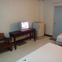 ブラウン管のテレビ。画質はそれなり。外人向けチャンネル多々。