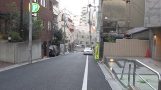 妻恋神社があることからこの名になったようです