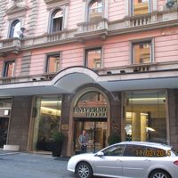 屋上から周りが少し見えます