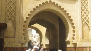 メディナに通じる王宮エリアにある門です。