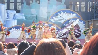 世界のお料理がテーマのショー