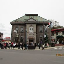 小樽オルゴール堂本館が通りの終点 