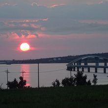 伊良部大橋と夕日が見れます