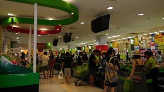 大きなスーパー