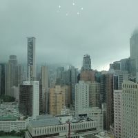 香港島のビルが見えます