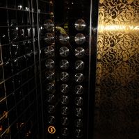 ３７階まであります。エレベータは２基