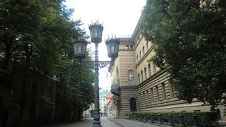 横の通りが雰囲気あります。