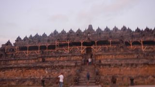 ボロブドゥール寺院を中心にとても綺麗に整備され維持されてます。