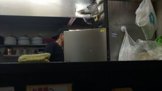 ここは、二郎系らーめんをインスパイヤしている様で、野菜やにんにくをたっぷりと食べる事ができます。