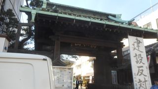 泉岳寺の入り口の門