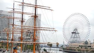 帆船日本丸が展示されてます。